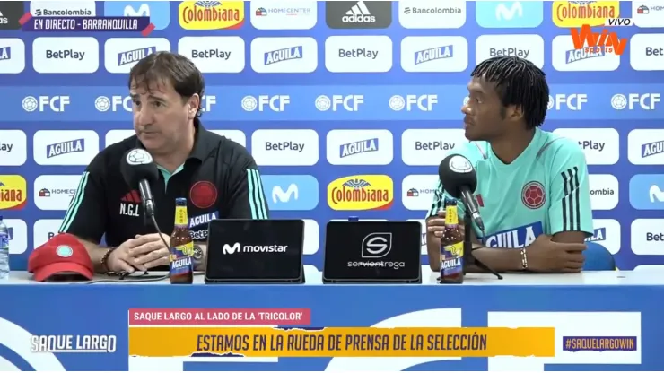 Néstor Lorenzo y Juan Cuadrado, en rueda de prensa antes de enfrentar a Venezuela.
