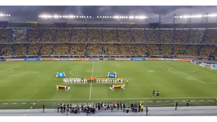 Con orgullo y pasión: así se cantó el himno de Colombia en el Metropolitano