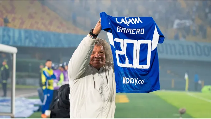 Alberto Gamero fue homenajeado por Millonarios en el estadio El Campín.
