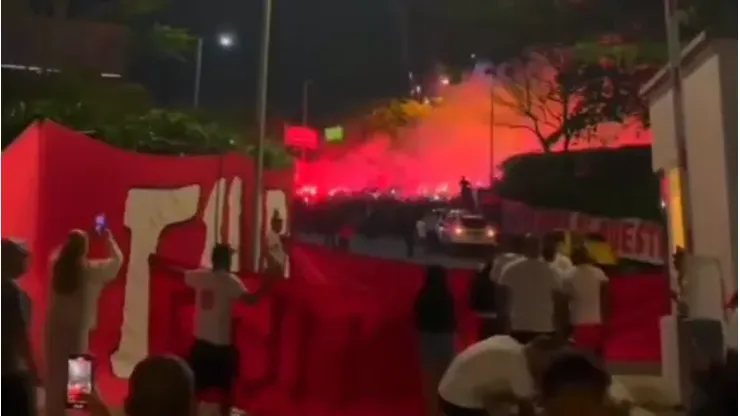 Impresionante recibimiento de la hinchada de América en Pereira