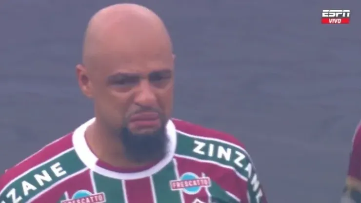 Felipe Melo llorando en los actos protocolarios en la final de la Copa Libertadores entre Fluminense y Boca Juniors.
