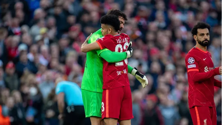 Alisson Becker y Luis Díaz
