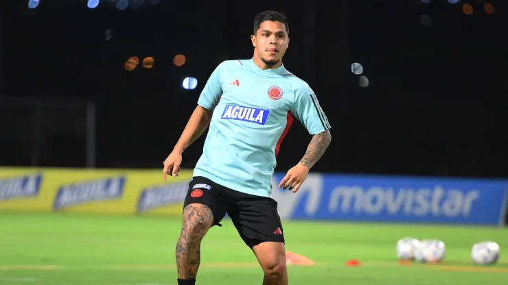 Juan Camilo Hernández entrenando con la Selección Colombia para un partido amistoso.
