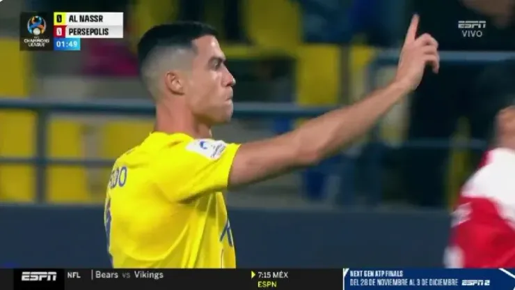 Cristiano Ronaldo con Al Nassr, diciéndole al árbitro del partido que no era falta.
