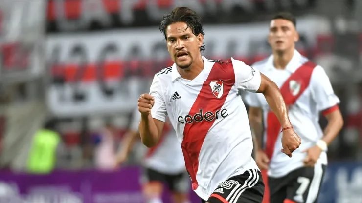 Flabián Londoño, jugando para River Plate.
