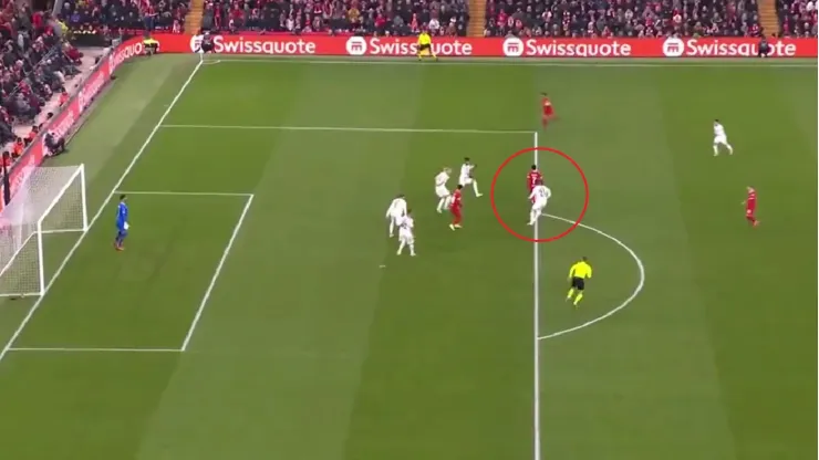 El pase de Luis Díaz para Salah en la jugada del segundo gol del Liverpool.
