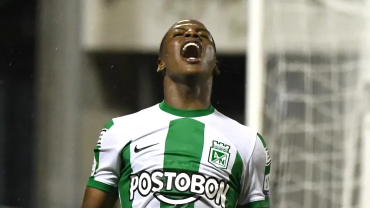 BARRANCABERMEJA - COLOMBIA, 14-05-2023:Oscar Perea jugador del Atlético Nacional celebra después de anotar el gol de su equipo durante partido entre Alianza Petrolera y Atlético Nacional por la fecha 19 de la Liga BetPlay DIMAYOR I 2023 jugado en el estadio Daniel Villa Zapata en Barrancabermeja. / Oscar Perea player of Atletico Nacional celebrates after scoring the  goal during match between Alianza Petrolera and Atletico Nacional for the for the date 19 as part of BetPlay DIMAYOR League I 2023 played at Daniel Villa Zapata  stadium in Barrancabermeja city. Photo: VizzorImage / José David Martínez / Contribuidor
