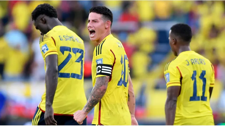 James Rodríguez, Dávinson Sánchez y Jhon Arias con la Selección Colombia en Eliminatorias.
