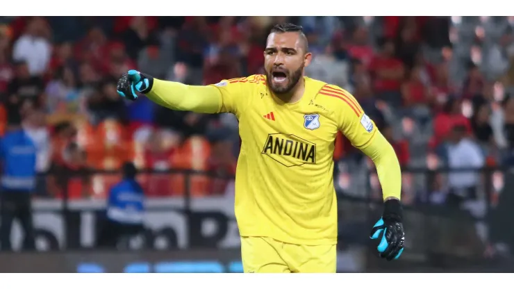 Alvaro Montero arquero de Millonarios celebra el primer gol de su equipo durante partido entre Deportivo Independiente Medellín y Millonarios F.C. por la fecha 12 como parte de la Liga BetPlay DIMAYOR II 2023 jugado en el estadio Atanasio Girardot de la ciudad de Medellín. Photo: VizzorImage / Daniel Gallo
