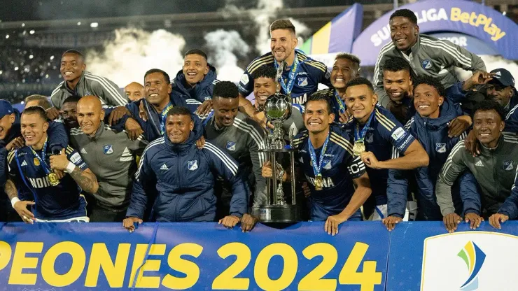 Jugadores de Millonarios festejando el título de campeones de la Superliga 2024.
