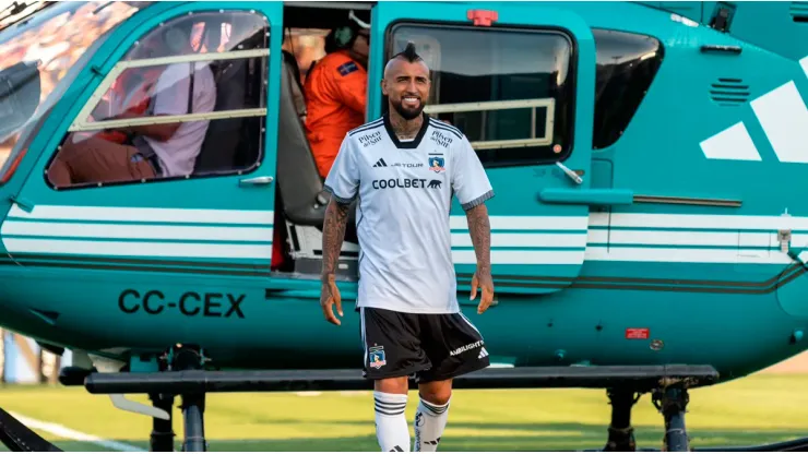 Arturo Vidal en su regreso al Monumental de Santiago como jugador de Colo Colo.
