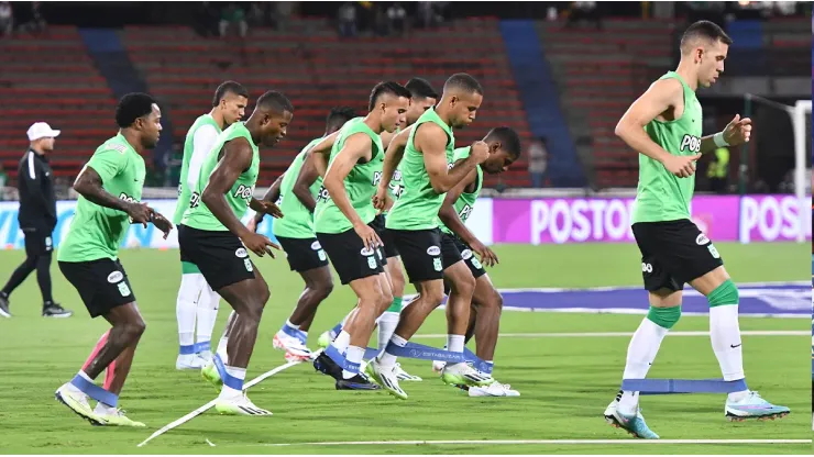 Jugadores de Atlético Nacional en un calentamiento precompetitivo.
