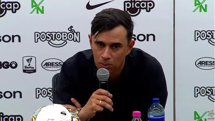 Jhon Bodmer en la rueda de prensa de Atlético Nacional.
