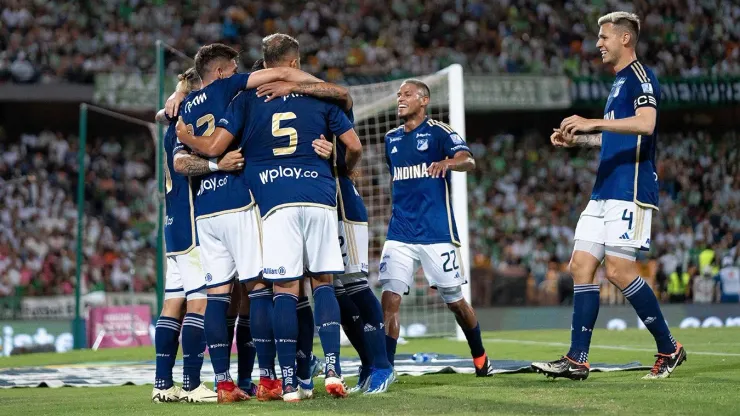 Jugadores de Millonarios festejando el gol ante Atlético Nacional.
