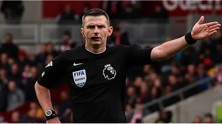 Michael Oliver, árbitro inglés que estará en el juego amistoso entre España y Colombia.
