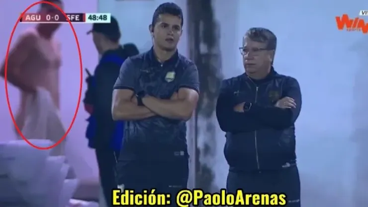 Hernán Darío Gómez dirigiendo en el partido de Águilas Doradas ante Santa Fe.
