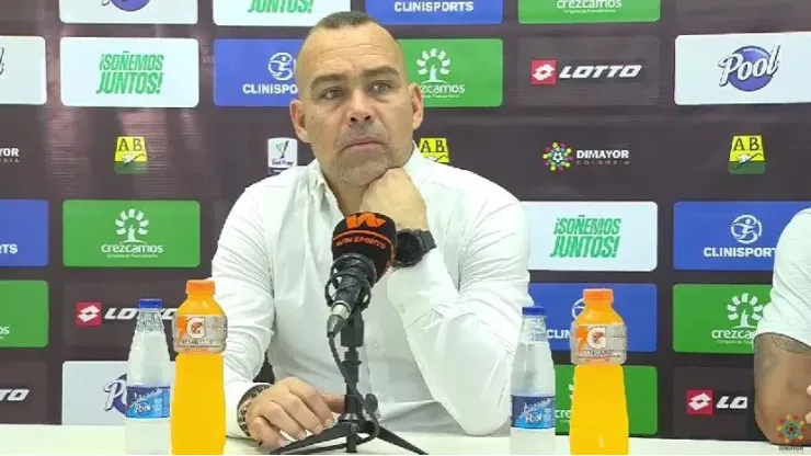 Rafael Dudamel en rueda de prensa con Atlético Bucaramanga.
