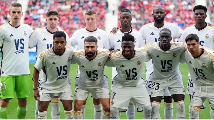 Formación titular del Real Madrid en la temporada 23/24, antes de un juego en LaLiga de España.
