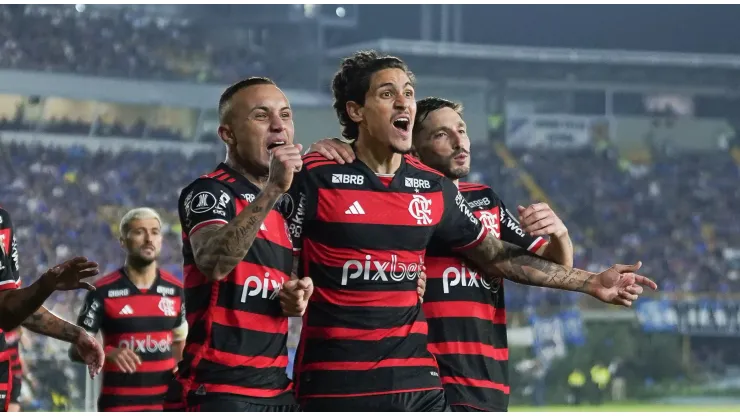 Jugadores de Flamengo celebran el primer gol del partido
