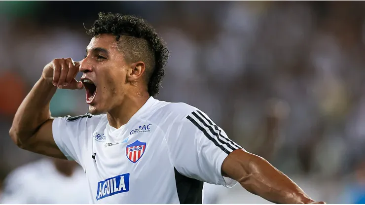 Gabriel Fuentes celebra su gol ante Botafogo en el debut de Junior en la Libertadores 2024.
