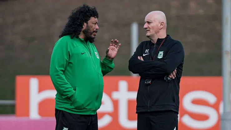 Pablo Repetto y René Higuita, en el entrenamiento de Atlético Nacional.
