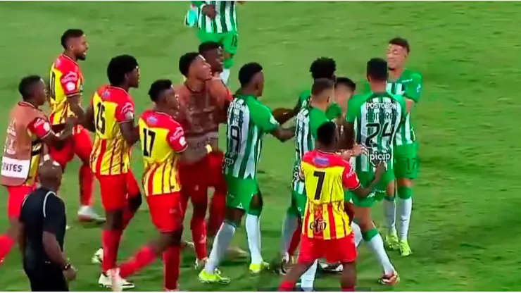 Atlético Nacional vs. Pereira acabó con pelea entre jugadores de ambos equipos.
