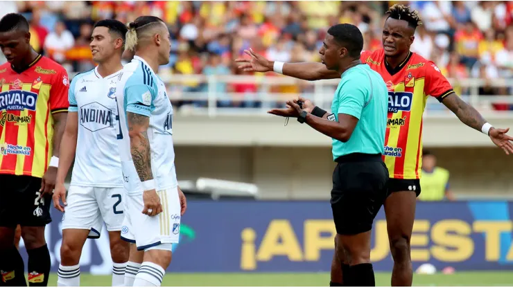 Luis Delgado, el árbitro de la polémica en la Fecha 18 de la LIga colombiana.
