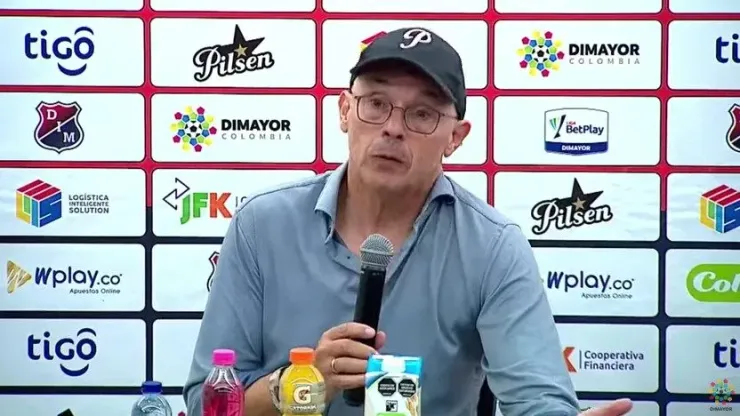 Alfredo Arias, técnico del DIM, en rueda de prensa.
