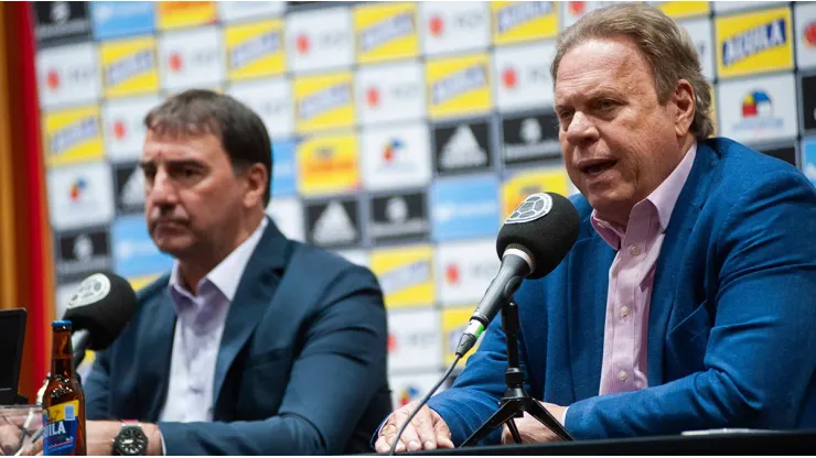 Néstor Lorenzo, DT de la Selección; y Ramón Jesurún, presidente de la FCF.
