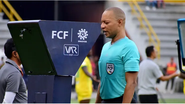 Nolberto Ararat, uno de los árbitros más polémicos del fútbol colombiano.
