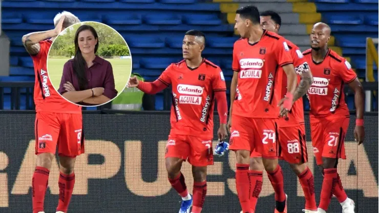 Jugadores de América de Cali festejando un gol.
