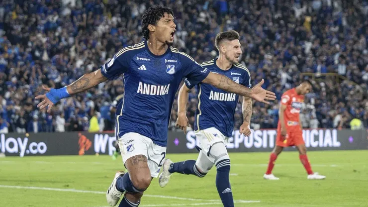 Juan Carlos Pereira de Millonarios, festejando su gol ante Deportivo Pereira.
