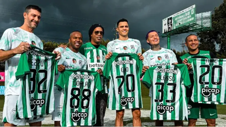 La llamativa foto de Ronaldinho con la camiseta de Atlético Nacional