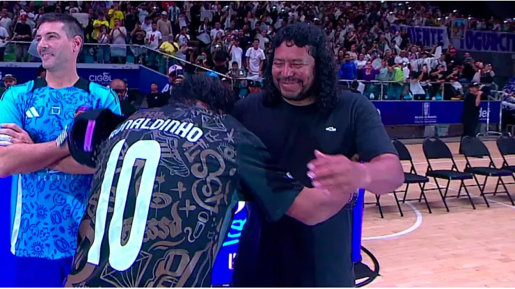 El tremendo gesto de respeto que tuvo Ronaldinho con René Higuita.
