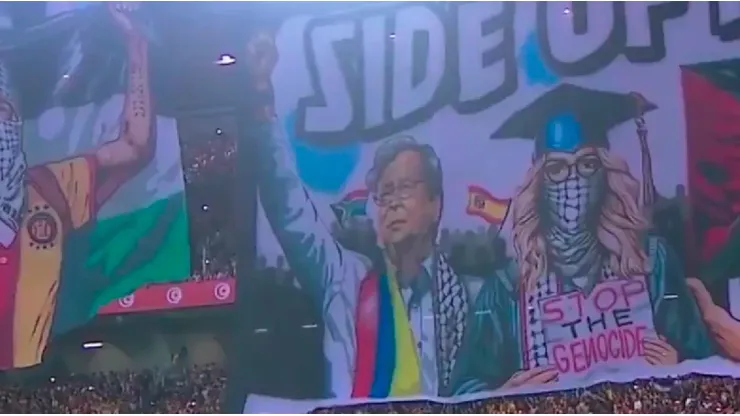 El tifo que hicieron hinchas en Túnez a Gustavo Petro en la final de la Liga de Campeones de África.
