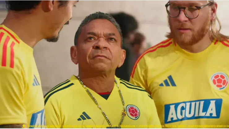 Don Mané Díaz, en el nuevo comercial de Águila para la Copa América 2024.
