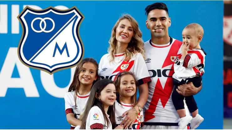 Radamel Falcao con su familia en su presentación con el Rayo Vallecano.
