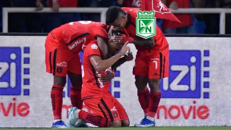 Andrés Sarmiento celebra un gol con América de Cali.
