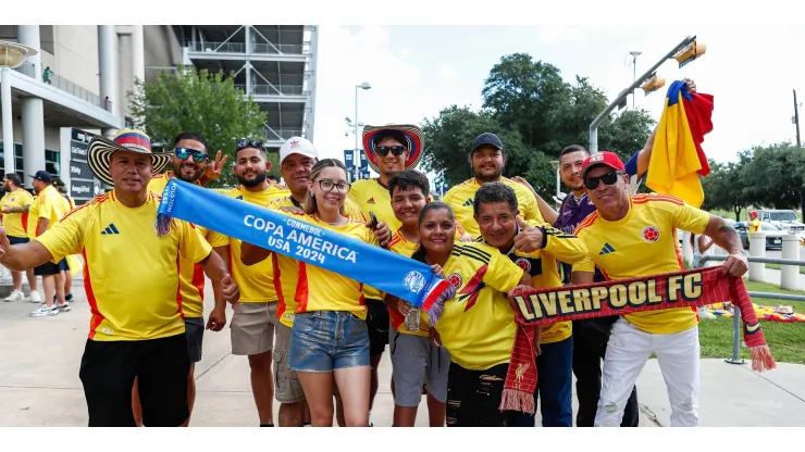 COLOMBIA - PARAGUAY, COPA AMERICA 2024 HOUSTON, TX, USA - JUNE 24TH 2024: Copa America first game of Group D between Colombia and Paraguay at the NRG Stadium. Colombian fans outside the stadium supporting their team before kick-off. Mandatory Credit: Toby Tande / Avant Sports Houston NRG Stadium TX USA Copyright: xTorbjornxTandex
