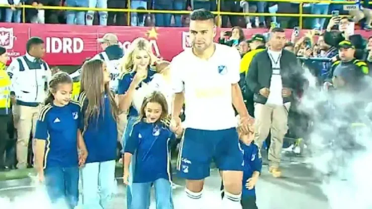 Radamel Falcao García entrando a El Campín.
