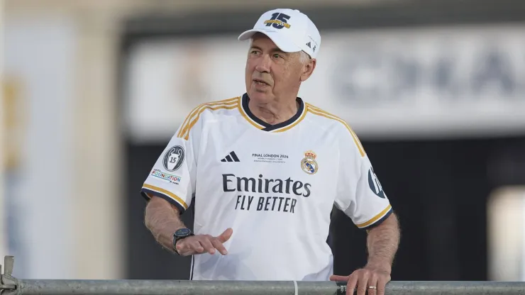 Carlo Ancelotti festejando con el Real Madrid.
