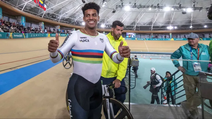 Kevin Quintero de Colombia gana Final de ciclismo de pista Keirin masculino durante los Juegos Panamericanos 2023.
