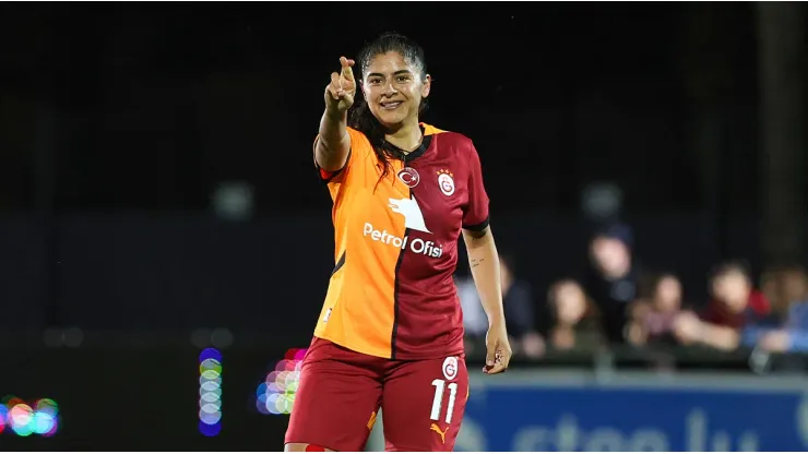 Catalina Usme festeja su primer gol en la Champions League femenina.
