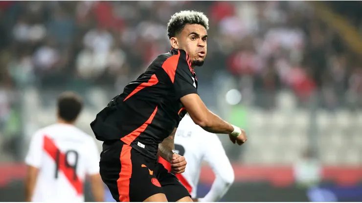 Luis Díaz festeja su gol a Perú en las Eliminatorias Sudamericanas.
