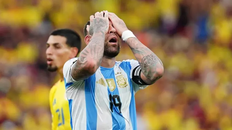 Enzo Fernández lamenta la derrota de Argentina ante Colombia.
