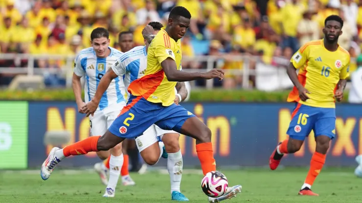 Yerson Mosquera de Colombia ante Argentina.
