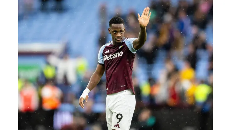 Aston Villa v Wolverhampton Wanderers Premier League 21/09/2024. Aston Villa forward Jhon Duran 9 acknowledges fans after the Premier League match between Aston Villa and Wolverhampton Wanderers at Villa Park, Birmingham, England on 21 September 2024. Birmingham Villa Park West Midlands England Editorial use only DataCo restrictions apply See www.football-dataco.com , Copyright: xManjitxNarotrax PSI-20461-0107
