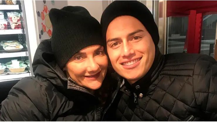 James Rodríguez junto a su madre, María del Pilar Rubio.
