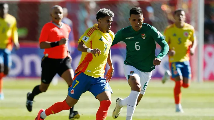 La Selección Colombia se enfrentó a Bolivia en el estadio Municipal El Alto, a más de 4 mil metros sobre el nivel del mar.
