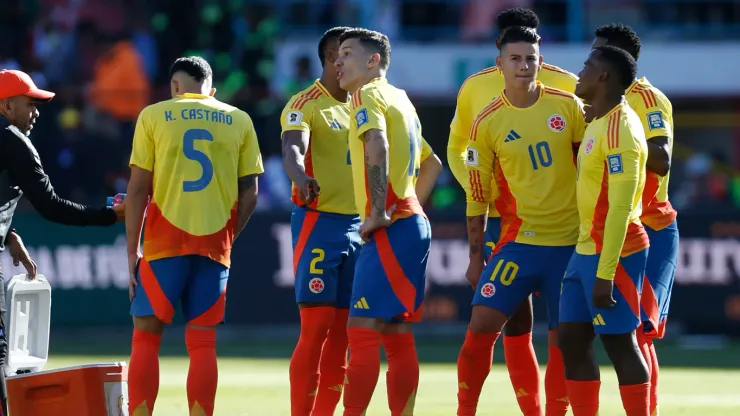 Jugadores de la Selección Colombia ante Bolivia en El Alto.
